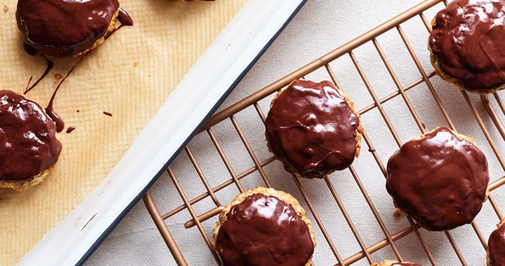 Healthy hobnobs | Second Nature Guides