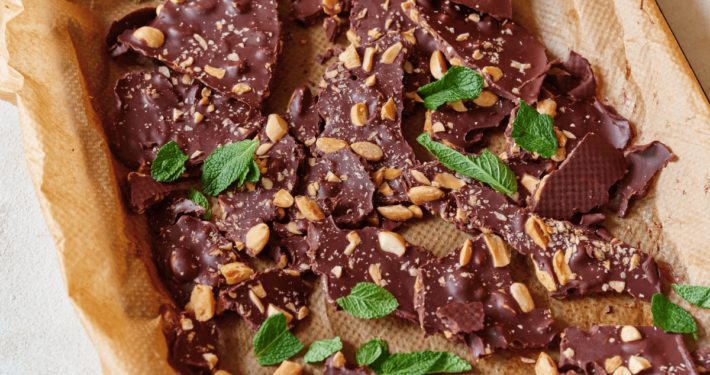 Dark chocolate mint bark | Second Nature Guides